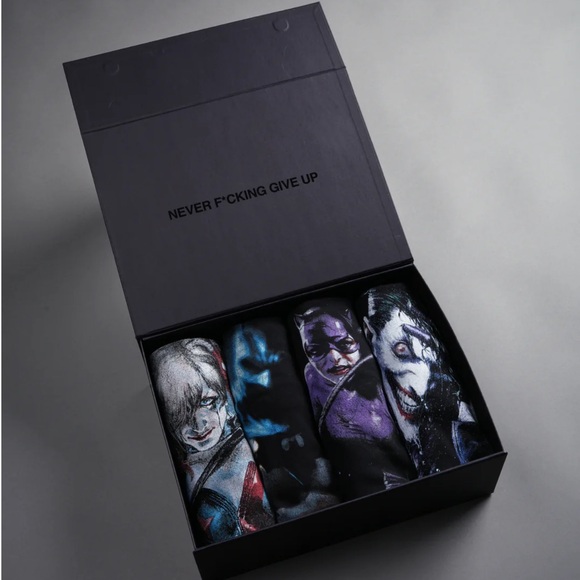 Darc Sport x DC Batman vs Joker “Side-By-Side” Tee Box Set – Medium RARE - Picture 14 of 16